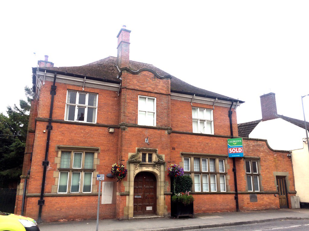 RadioHumberside's tweet photo. This former Barclay's Bank is going to become Market Weighton's new town hall. https://t.co/EBtRANlcvk