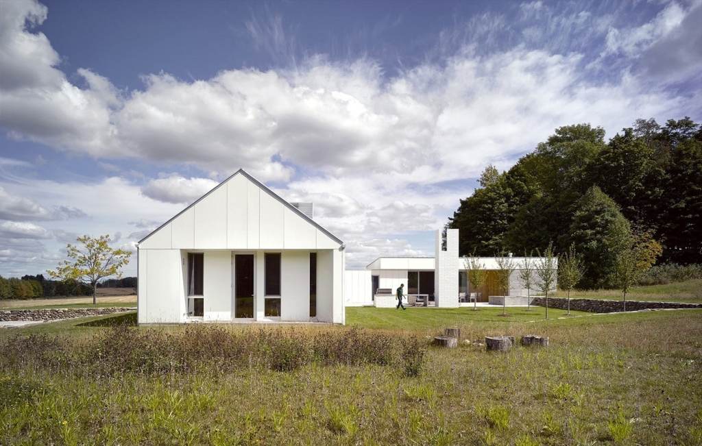 Designalmic's tweet image. Compass House / superkül designalmic.com/compass-house-…