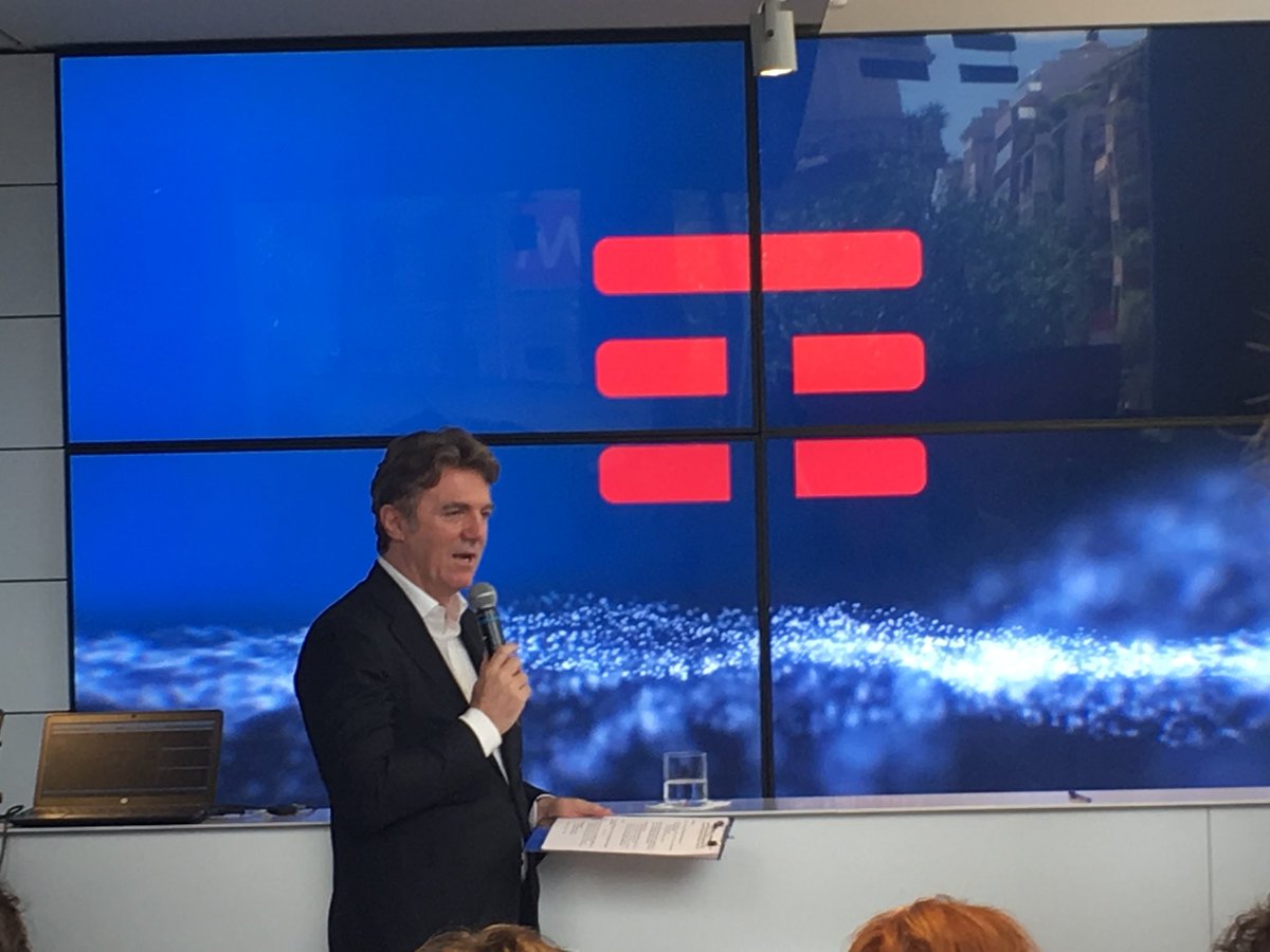 GruppoTIM's tweet photo. Cattaneo: "Dopo l'inaugurazione del concept store a Milano, altri store verranno aperti nelle principali città italiane". #TIMSmartLife https://t.co/26cp5Upqou