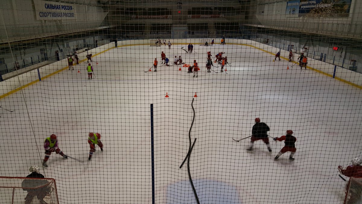 MADumontHockey's tweet photo. Observing practices of players born in '01 '05 '06 in Yaroslavl. 36 players at a time 3 coaches #skating #skills #1on1 #nosystems #90minutes https://t.co/dExuADicIF