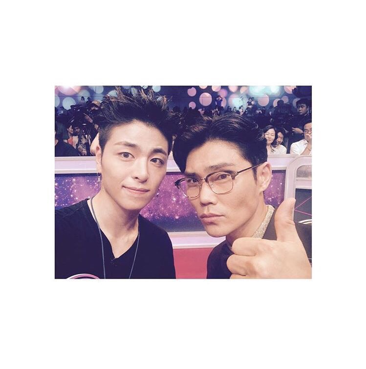 nidotory's tweet photo. แอร๊ยที่จุนเน่ไปอัดรายการเมื่อวาน สู้นะลูก #withikonic #FROMJUNE #Junhoe https://t.co/pZ4GdXbJ7j