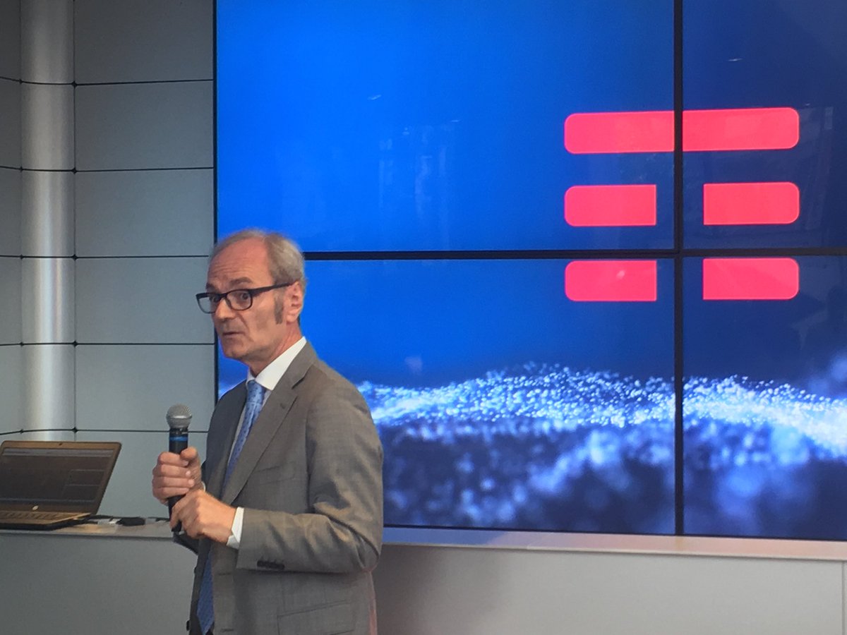 GruppoTIM's tweet photo. Giovanni Ferigo, Resp. Technology: "Con la tecnologia LAA, TIM raggiunge la velocità fino a 1 Gigabit al secondo" #TIMSmartLife https://t.co/iGjtDtIUpR