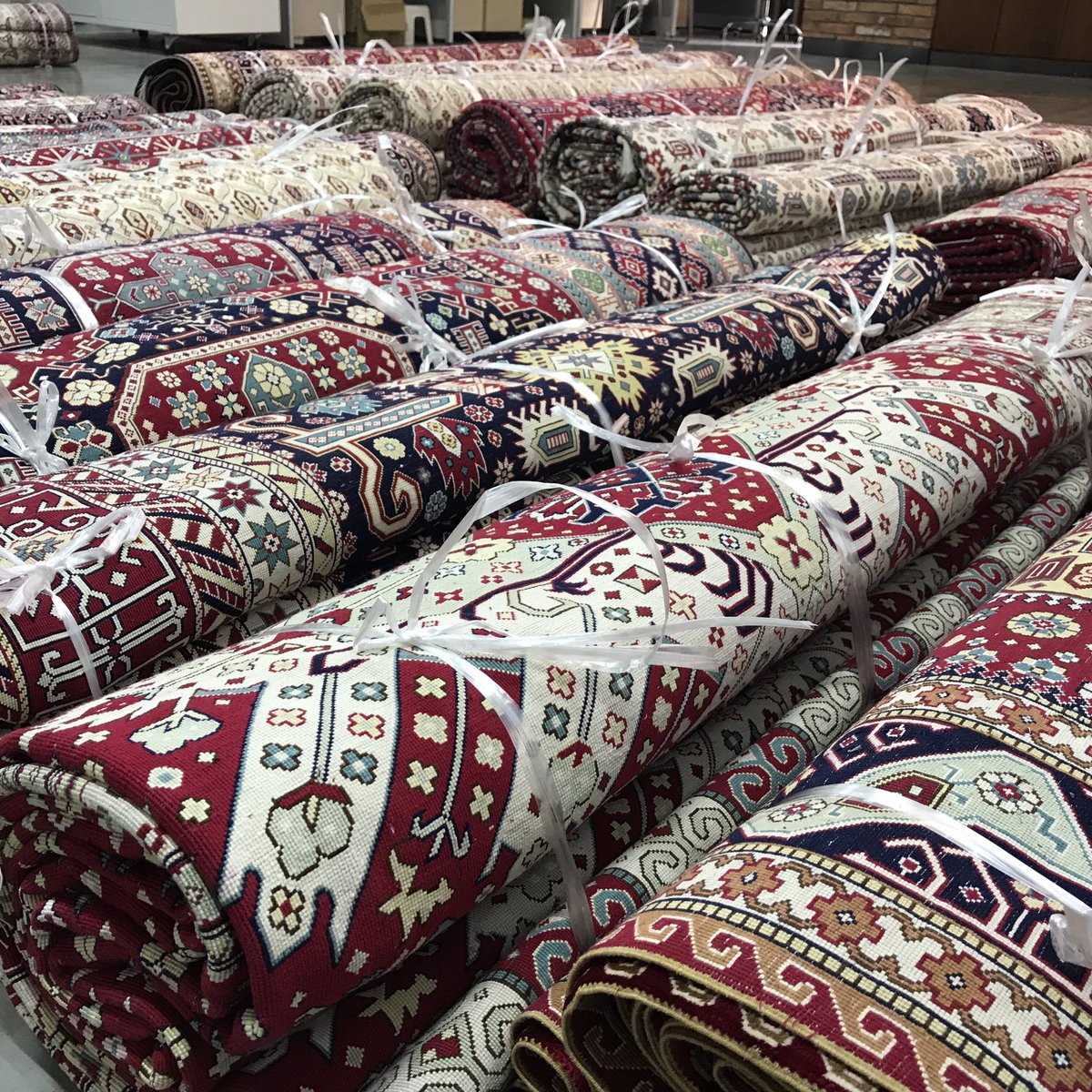 Maria_wang7's tweet image. 4,000ft customized handmade silk rugs for customer in Baku! #handmaderug #carpet #custimized #artcollections #design #baku #HomeDecor