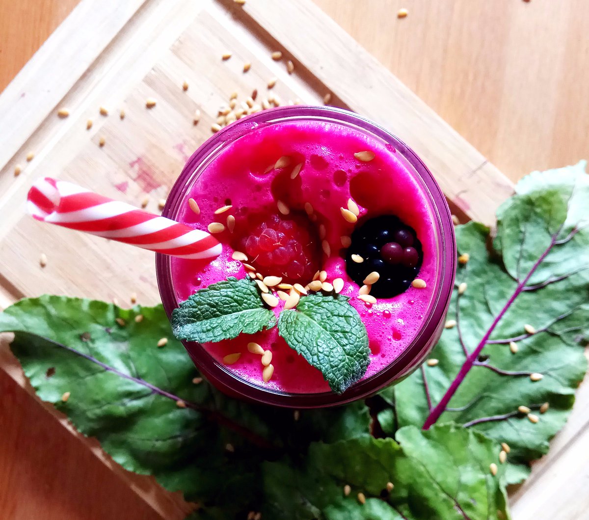 mis_smoothies's tweet photo. Conoce los beneficios de tomarte un zumo de remolacha cruda. https://t.co/4MmetIFZXo … 
Mira que color tiene!! #batido #smoothie #remolacha https://t.co/AJ1BrTKOcl