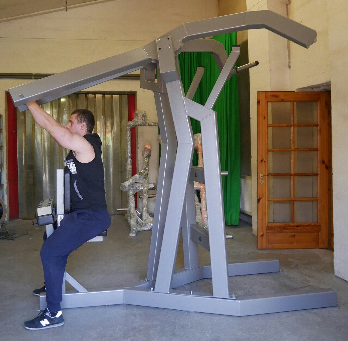 GymEquipEu's tweet photo. Lateral Front Lat Pulldown Machine 
#latpulldown #gymequipment #strengthtraining #gymequip #bodybuilding https://t.co/HvQnB0eSXN