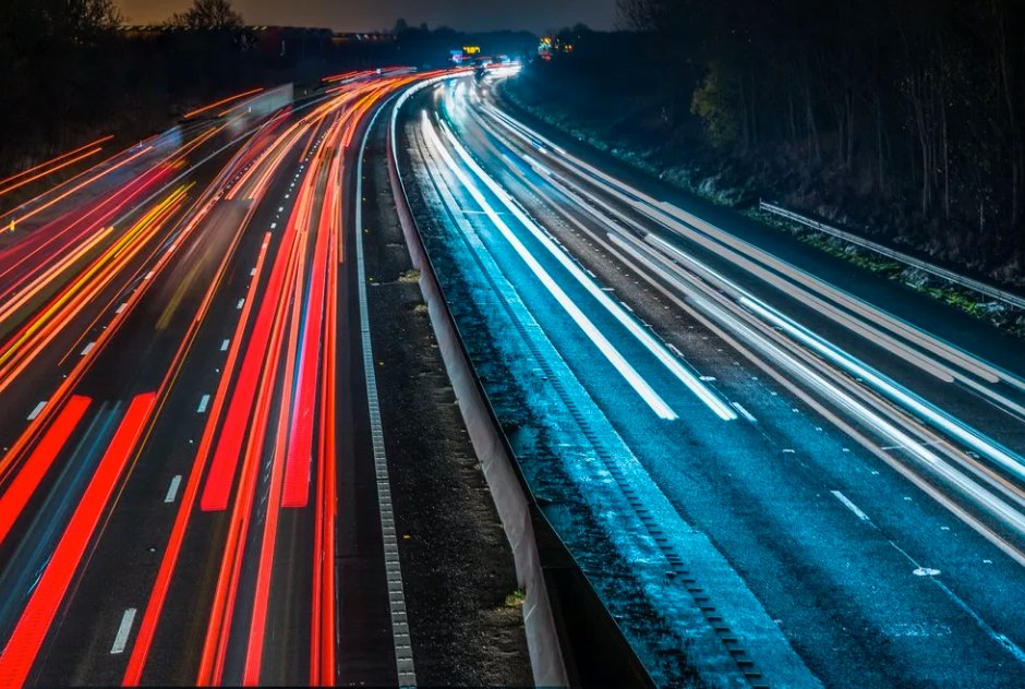 AUTOiNews's tweet photo. #Diesel and #petrol cars banned from UK #roads by 2040!! https://t.co/O6zEH1B6Tc #News #CarNews #Driving https://t.co/LNRKQN4Ji5