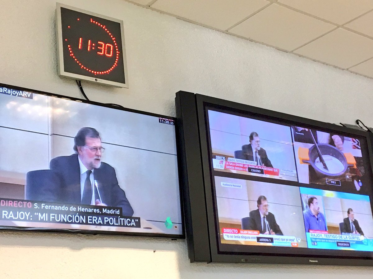 dasdavidga's tweet photo. Qué importante es una buena bechamel para unas croquetas de interés público @tve_tve #rajoydeclara #bechamelmucho https://t.co/AMVLy7eRUp