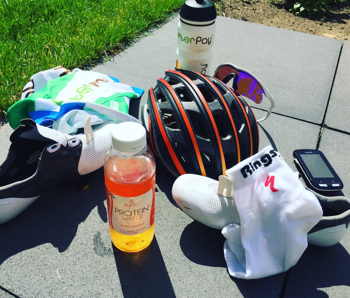 FloorvdBrandt's tweet photo. Lekker gefietst vandaag! #specialized @ringsgoirle Nu herstellen @ELXDrinks #teamafterpay https://t.co/o1MCWQfION