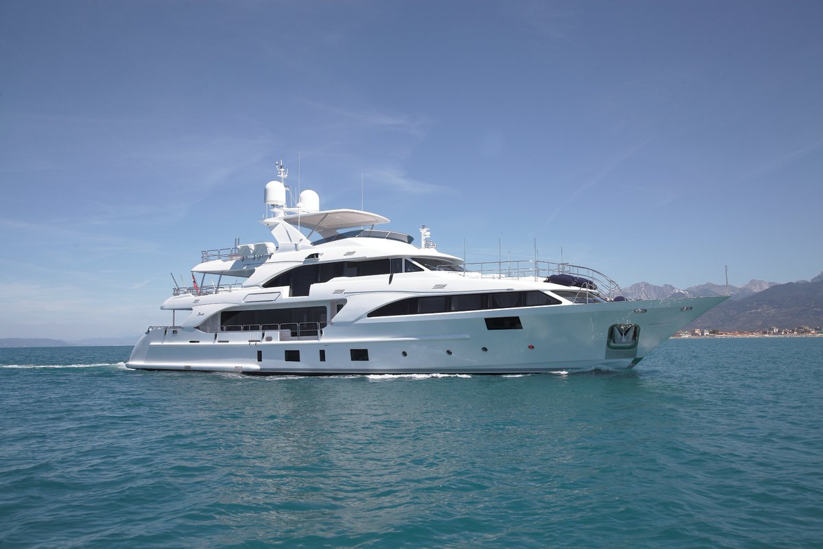 the latest of Benetti's Classic 121 range http://www.superyachtworld.c...
