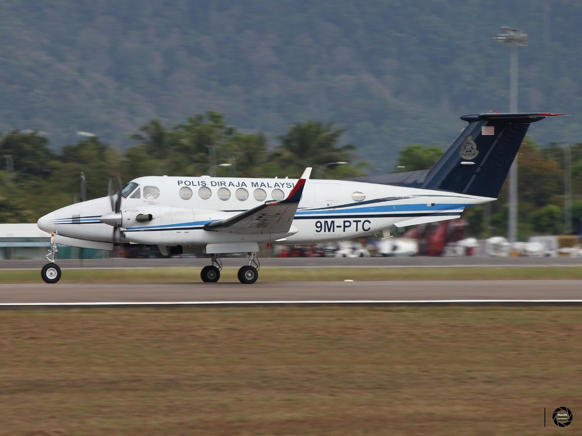 HarithPhoto's tweet photo. thank you @PDRMsia for keep us safe at home
#avgeek #avdaily #aviation #spotter #planespotter #pdrm #beechcraft #kingair #lgk #wmkl https://t.co/T81BkNUoXH