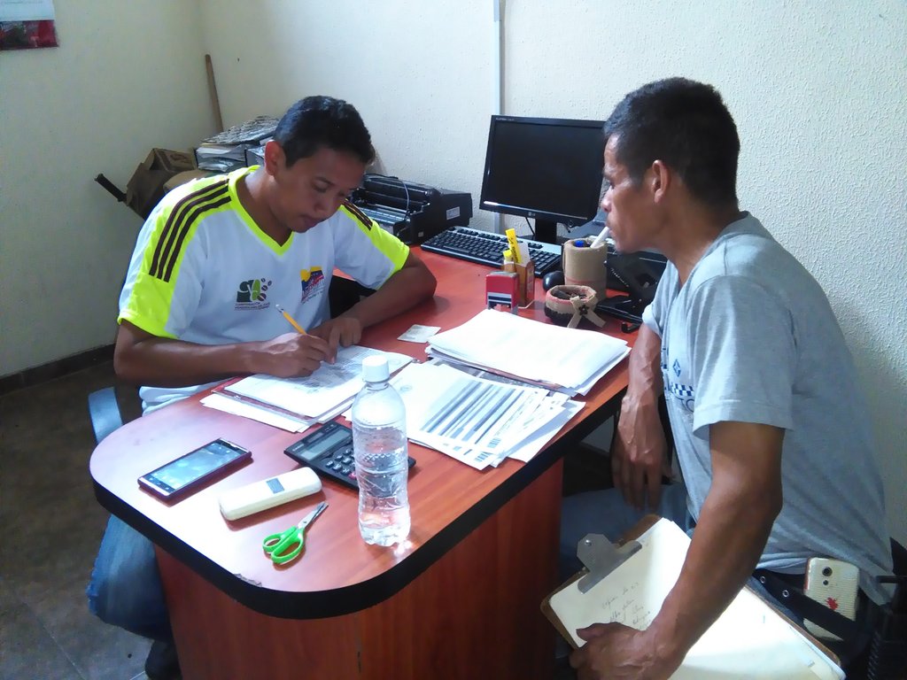CafeVenezuelaSA's tweet photo. #26Jul #ElTrabajoEsLaSolución caficultores de Ospino del Edo.Portuguesa resultaron beneficiados con Formula Cafetera y censados por la CVC https://t.co/3ZE2G0fUOd