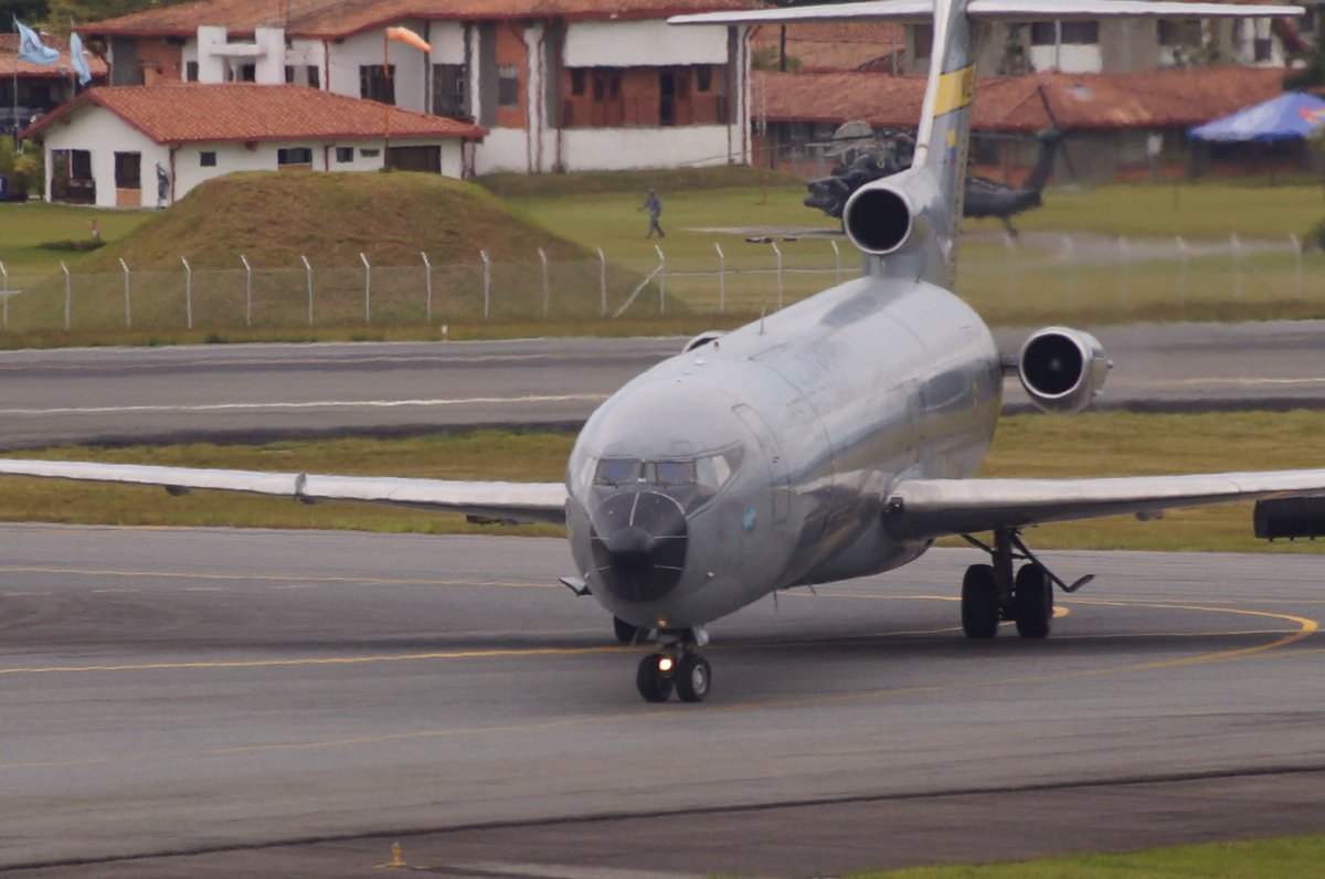 B727 de la <a href="/FuerzaAereaCol/">Fuerza Aeroespacial Colombiana</a> en el aeropuerto de Medellín @De_aviacion <a href="/ArgIntlSpotters/">Spotters Group Arg✈</a> <a href="/SpottersArg/">Vuelos y Spotters ✈</a> <a href="/Speedbird007/">World Aviation 🌍</a>