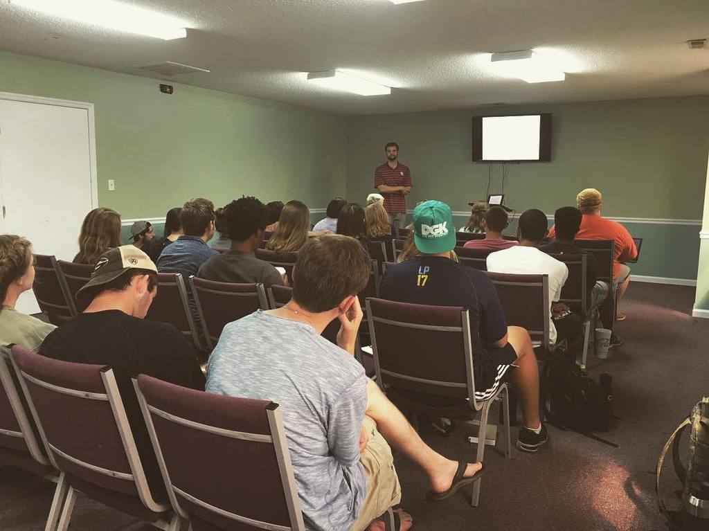 LProj17's tweet photo. It's the last day of Project, and all of staff is back to help us walk through different ways to serve God in our … https://t.co/BBuO44TFhy https://t.co/HFIPRduQxz