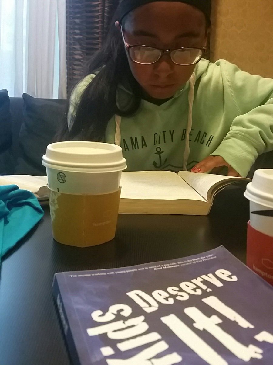 sanchez_0_8's tweet photo. Finishing up some reading for #418summerpd #418tech during the Missouri Valley Championships 14 & under Team Tennis #raindelay https://t.co/Av19gExRWI
