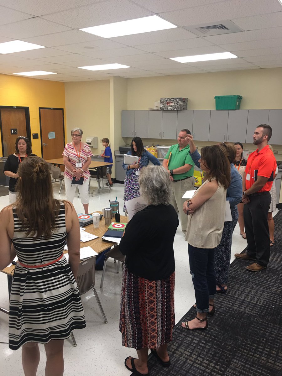 gmlovetolearn's tweet photo. Ts learn from Ss & other Ts during learning walks #STEMr #STEM @ParkwaySchools @HazelwoodSD @ValleyParkSD @PLTWorg @PLTW_MO #elemSTEM https://t.co/fGYWH0lPko