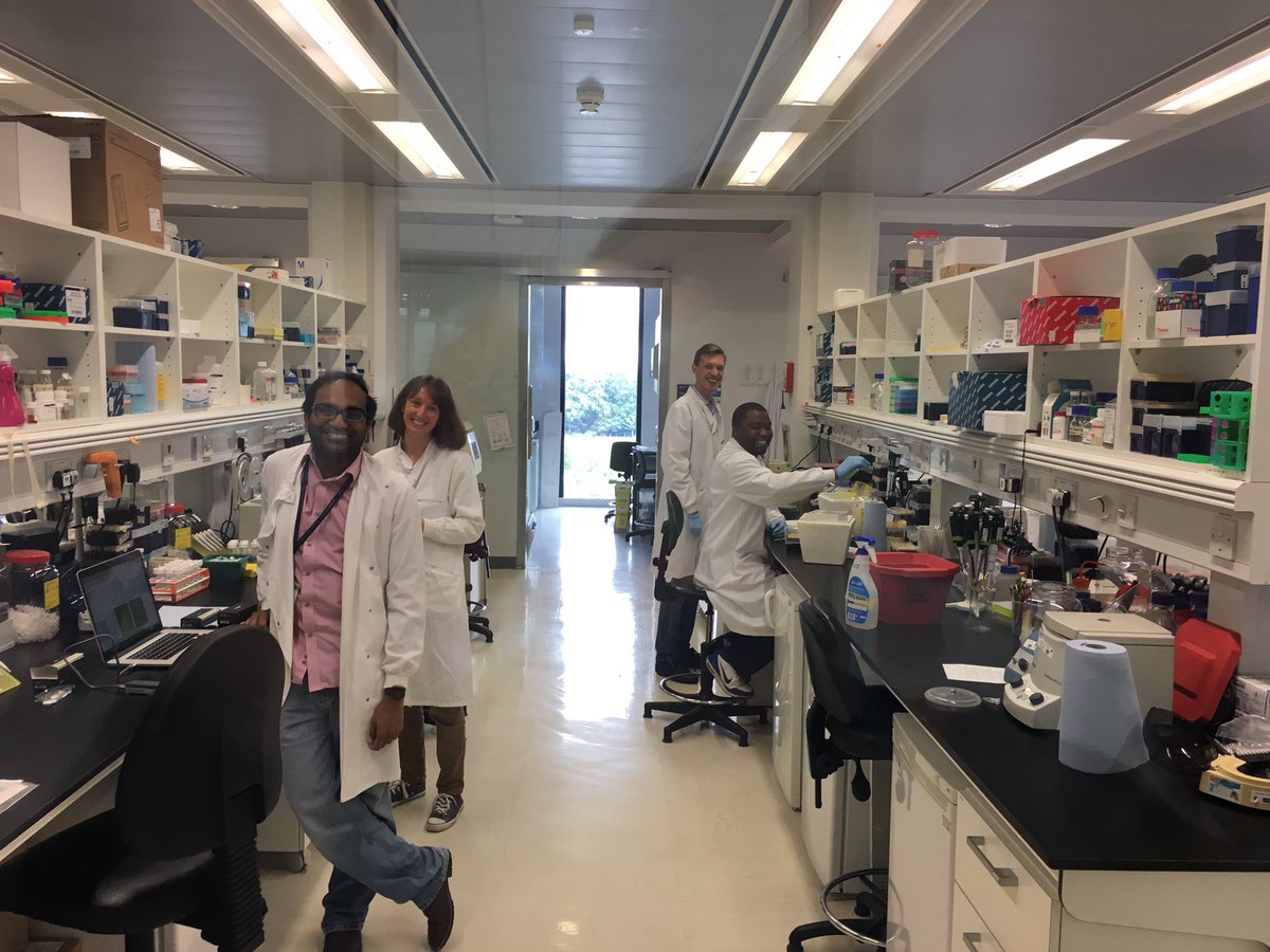 Look, a bioinformatician in the lab!! The power of a minion... <a href="/Sidinformatics/">Siddharth Jayaraman</a>