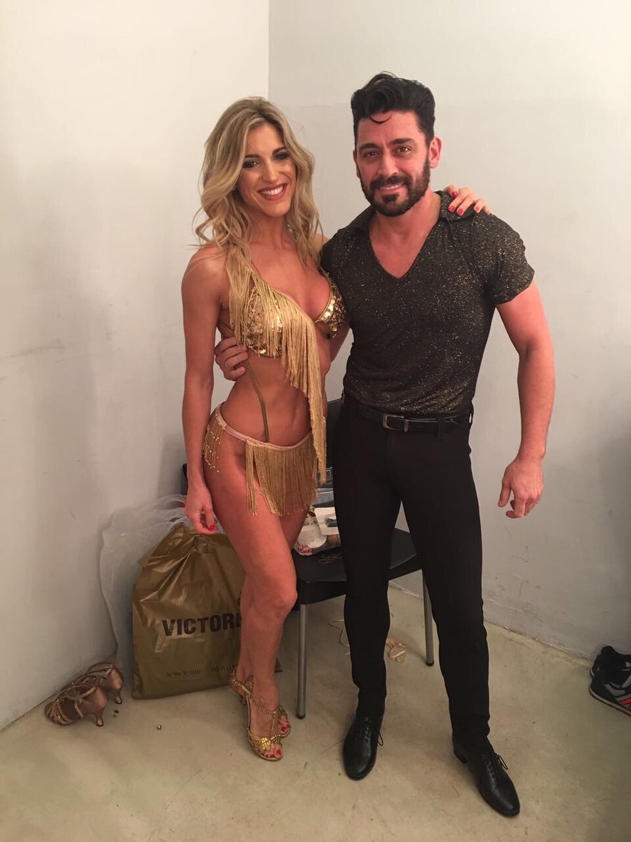macarinaldi's tweet photo. Salsa en trío!!  @HernanPiquin @aripastocchi @pampitaoficial 💃🕺💃 https://t.co/zNN63p6LAj