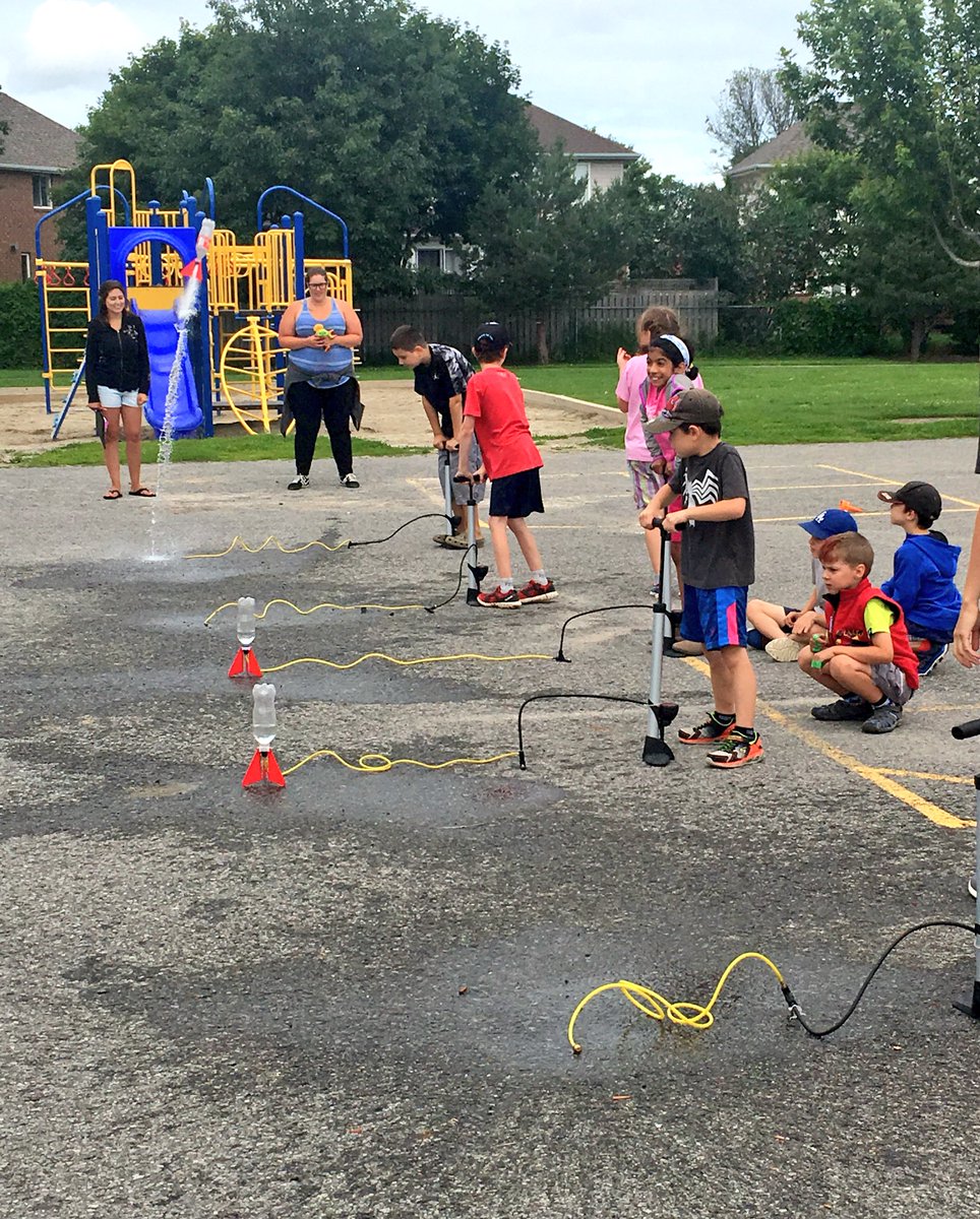ShorelineELC's tweet photo. Having such a great time with #sciencemobile sky rockets in flight!!!!! #SciTechMuseum ๐ https://t.co/TyIM09o3xm