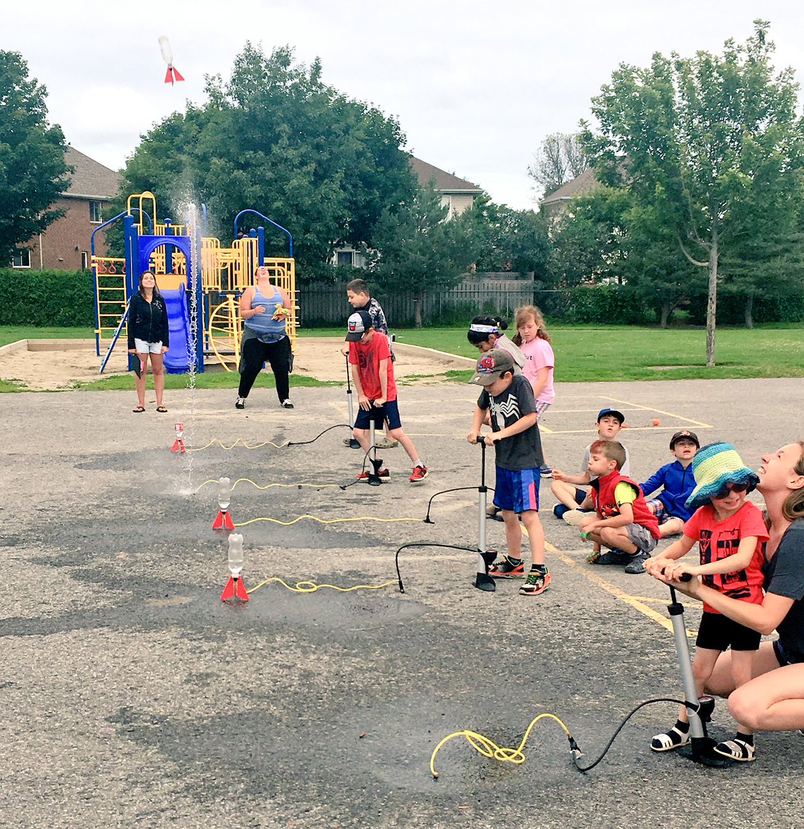 ShorelineELC's tweet photo. Having such a great time with #sciencemobile sky rockets in flight!!!!! #SciTechMuseum ๐ https://t.co/TyIM09o3xm