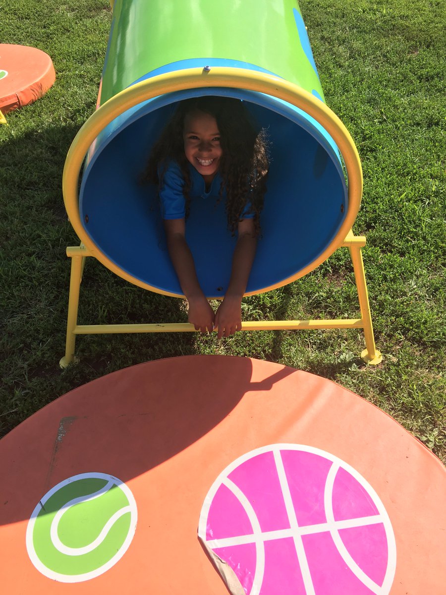 ToysRUs's tweet photo. Our ‘President of Play’ @Ariana_Renee06 celebrating the power of play with @Laureus_USA and @Playworks. #SportforGood #CongressionalRecess https://t.co/pntXPm5RXw