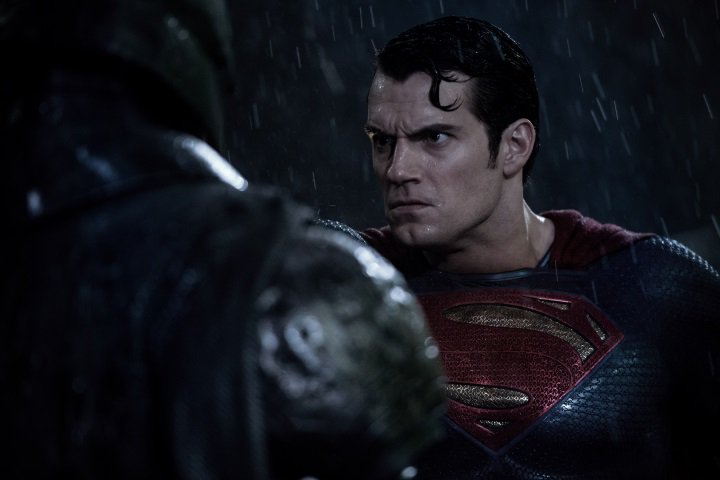 DCcomicsMX's tweet photo. #TopDC 
Recordamos cinco de las muertes más tristonas en las películas de #DCComics.
https://t.co/NFjrW5wIQx https://t.co/Po411Au215