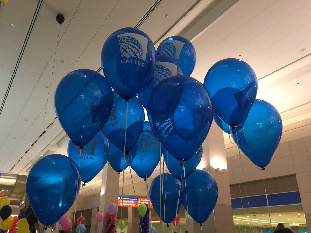 acjackson516's tweet photo. United LAS Celebrates 5th annual Paper Plane Palooza at McCarran Airport with children from the Boys and Girls Club! Way to go LAS! https://t.co/LgvG6OxsM0