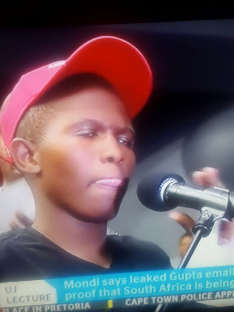 boyana_pumla's tweet image. Whose child is this ...boy you deserve a medal ...cleverboy💪👏 #UJLecture