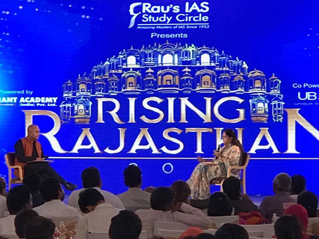 News18Rajasthan's tweet photo. #risingrajasthan @VasundharaBJP ने कहा-फ्रंट पेज और लास्ट पेज पर गुड न्यूज होनी चाहिएं,हम नए पर्यटन स्थल विकसित कर रहे हैँ https://t.co/DX14d5ZgXj