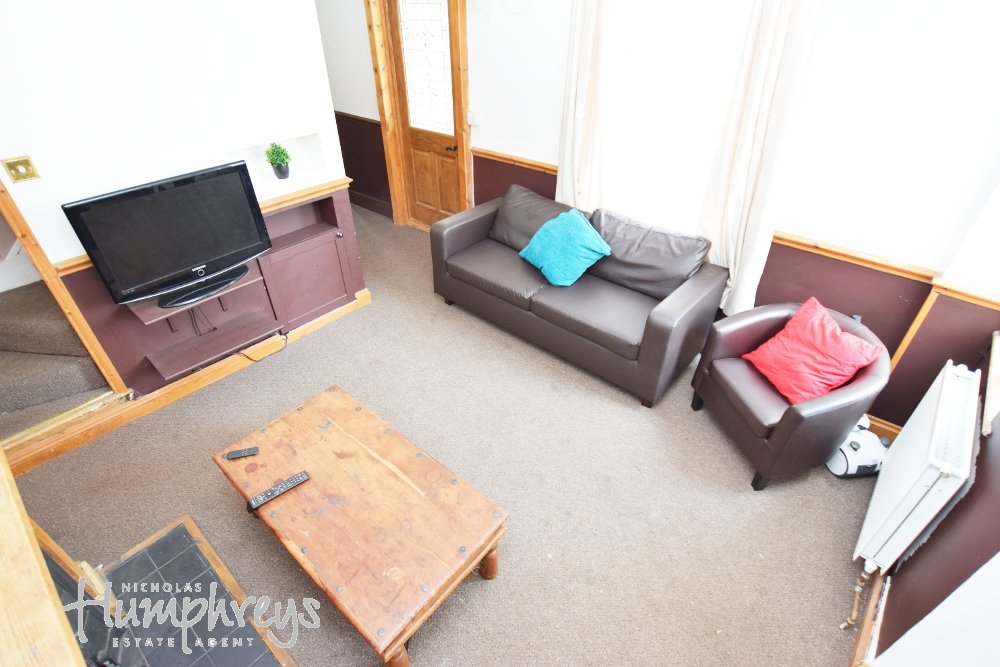 *5 Bed Student Property*
- 5 Double Bedrooms
- Lounge with Sofas &amp; TV
- Modern Kitchen
- £87ppw
Call 01604217826 for a Viewing 
#Northampton