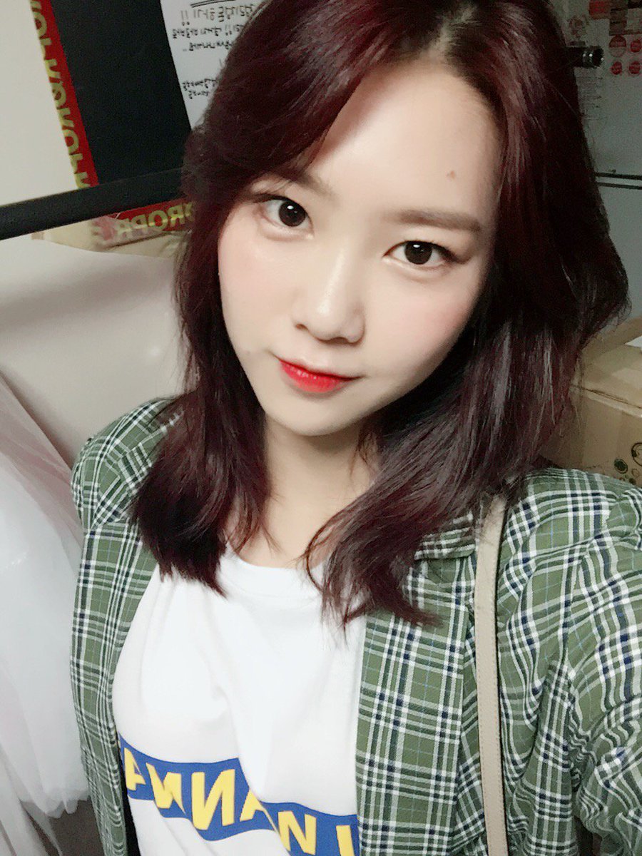 WM_OHMYGIRL's tweet photo. #오다주웠지호 #오랜만이지호 #묶죠 #굿밤
배고프다...🌝 https://t.co/d9AzF8quiX