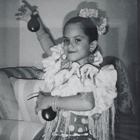 GOportunidadTV's tweet photo. OMG, SO CUTE! Nuestra presentadora de #GranOportunidad, @analorenasm sigue igual de bella como cuando era chiquita y bailaba flamenco 😊💃#TBT https://t.co/6bUiThVt1s