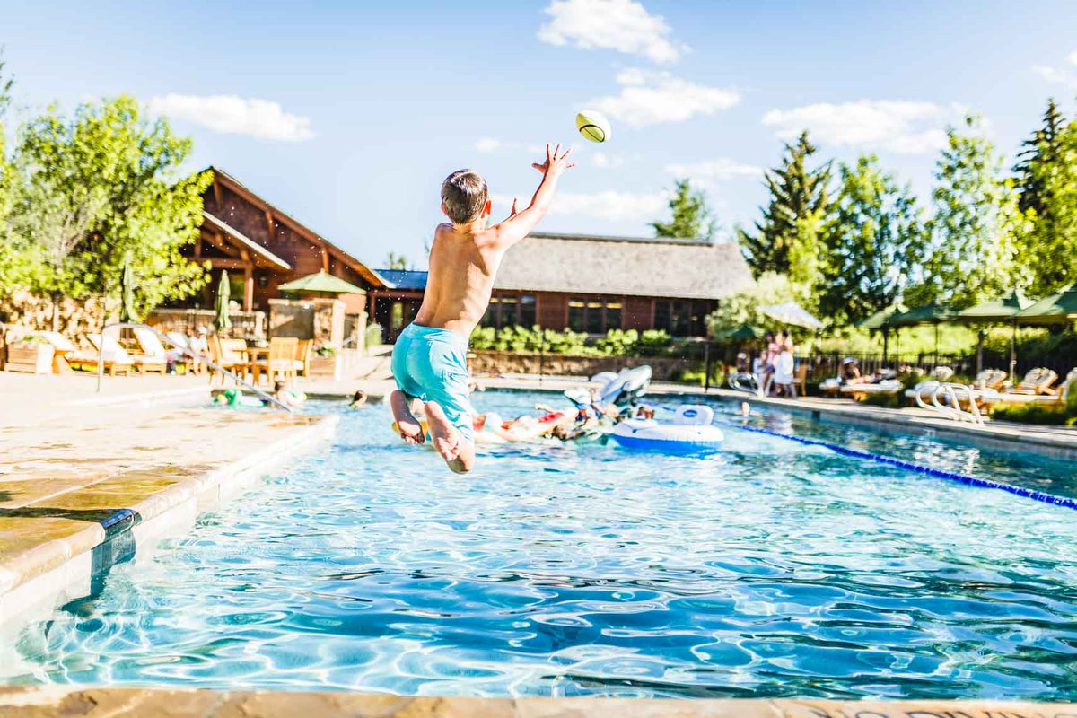 Poolside at 3 Creek this summer couldn't be more fun! #premierjhexperience #familyoffriends