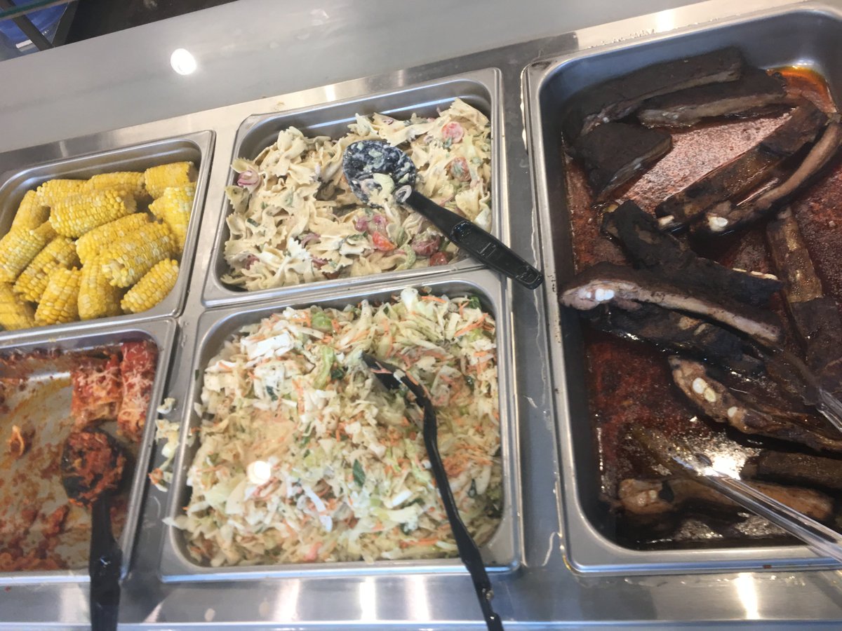 cobblemedia's tweet photo. Searching for a place to grab lunch today? Check out @curbmarket901 in the #CrosstownConcourse #brandsofmemphis #farmersmarket #choose901 https://t.co/6nZg0RFjb5