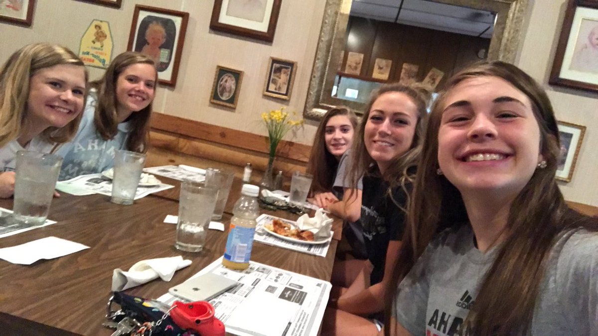 BlueDevilVB's tweet photo. #AccountabilityCrew Team Stick and Team Porter #breakfastbonding @mmporter18 @chloe_a1999 https://t.co/l5EemUQHR7