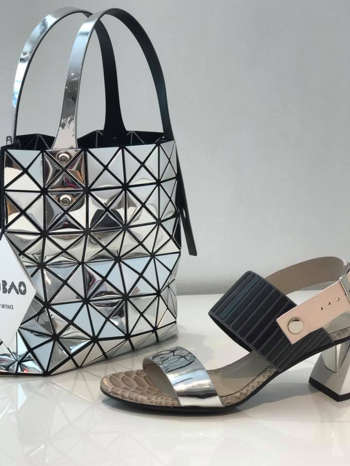 MakingThingsMad's tweet photo. Hoy miércoles nos vamos de cena ♥️
Bolso #BaoBao de #IsseyMiyake y sandalias de #UnitedNude .
Making Things. Calle Blanca de Navarra 5. https://t.co/JTXLHBd2Of