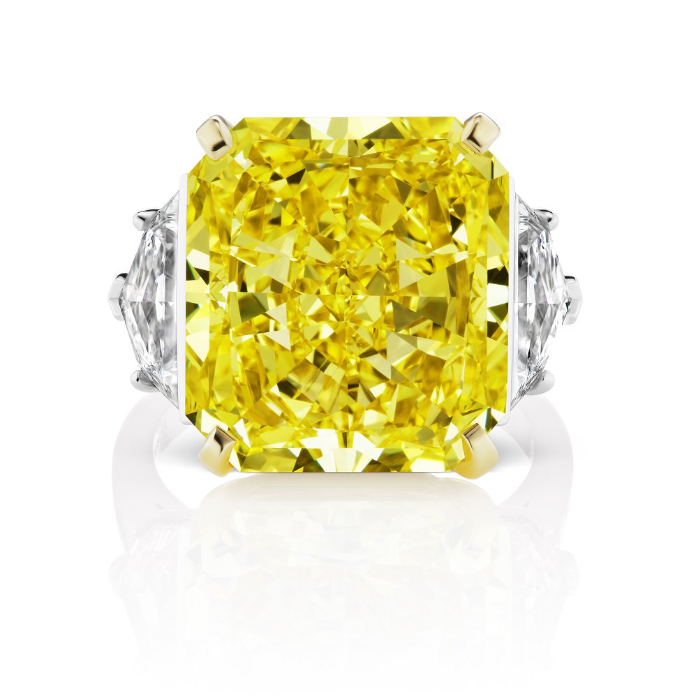 The heat 🔥 of the summer sun absolutely cannot outshine the shine ☀️ of this gorgeous yellow diamond beauty