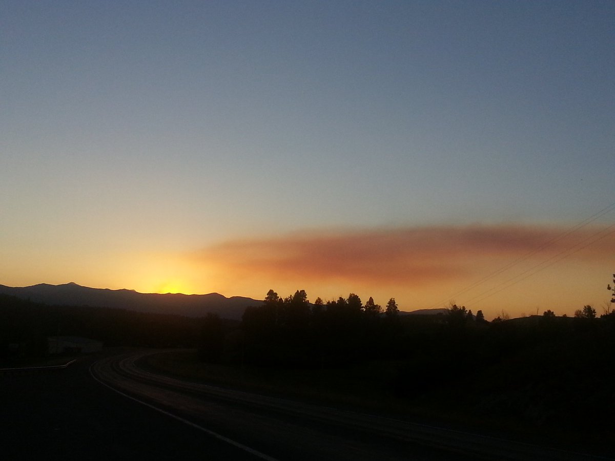 PalladinoP11's tweet image. Made it to Montana last night..weird to have a sunset after weeks of being in the north.. #montanasunset #forestfiresmoke #2alaska #meandmom