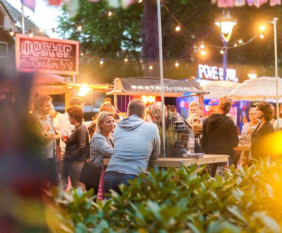 Lansingerland's tweet photo. Genieten van lekkere hapjes, drankjes én goede muziek. Kom naar Foodtruckfestival 10 jr Lansingerland XXL op 25-27aug in 't AMG Schmidtpark! https://t.co/hVE7q0pPjJ