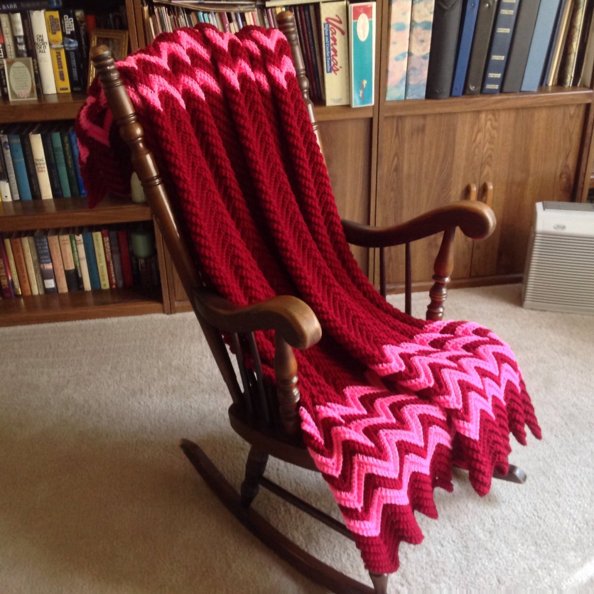 sj_greene's tweet photo. Burgundy & Pink Afghan/Throw/Blanket, Girly Girl Gift, Female Gift… https://t.co/RTFq96cRm2 #YarnQueens #RoomStaging https://t.co/OWruPZSmBY