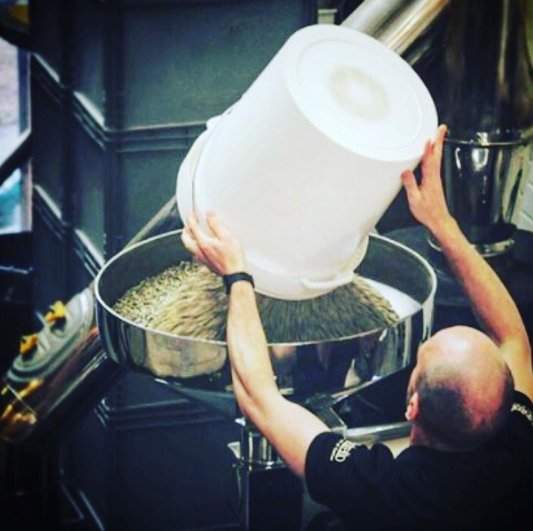 We've 'bean' very busy today, green beans go in- roasted goodness comes out! •
⠀
#chiefroaster #ristrettocoffeeroasters #ristrettocoffee