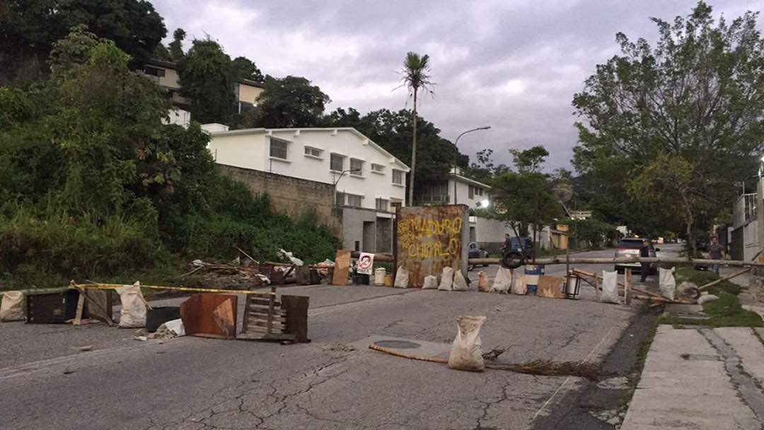 GarciaAnonimo's tweet photo. Así amanece Prados del Este este #26Jul #HuelgaYParoPorVzla 6:54 am  https://t.co/dc2eCA2uNz