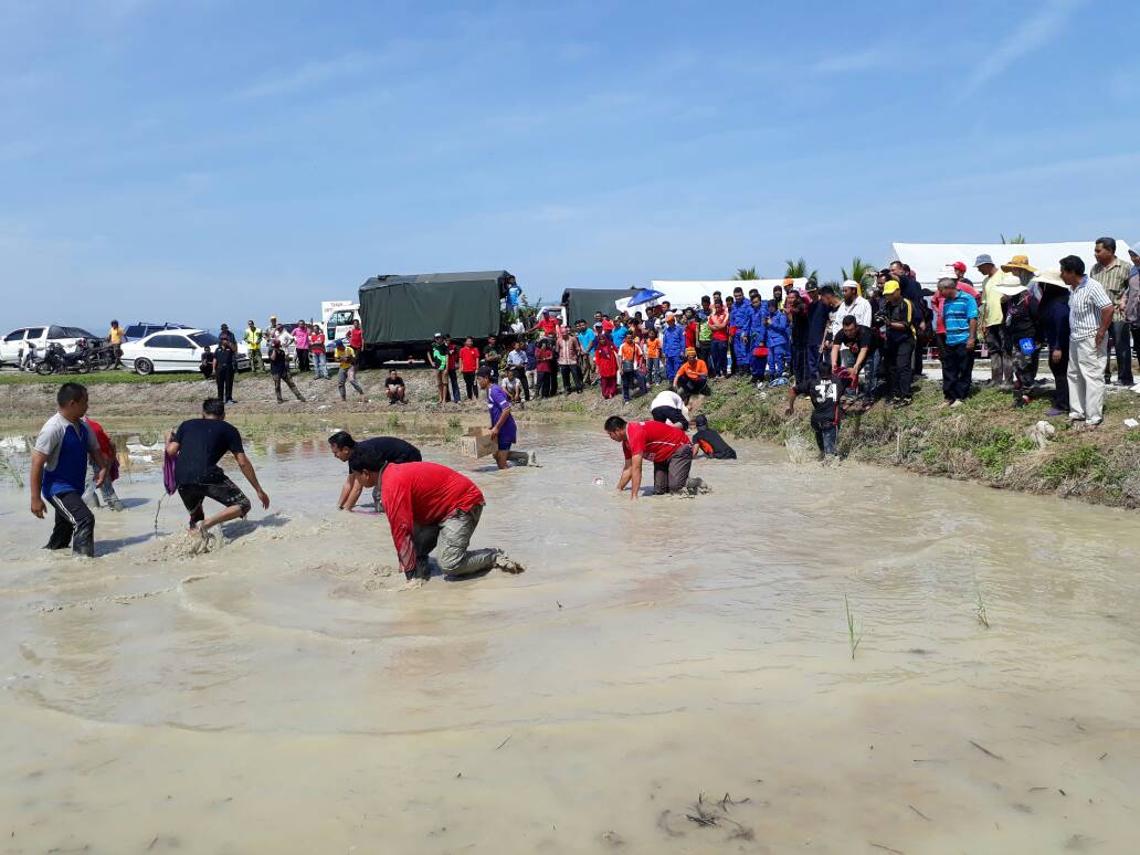 Melanie5559's tweet photo. #gtn2017 pasir puteh #kadakemubu catch that fish. https://t.co/PucRURRLXz