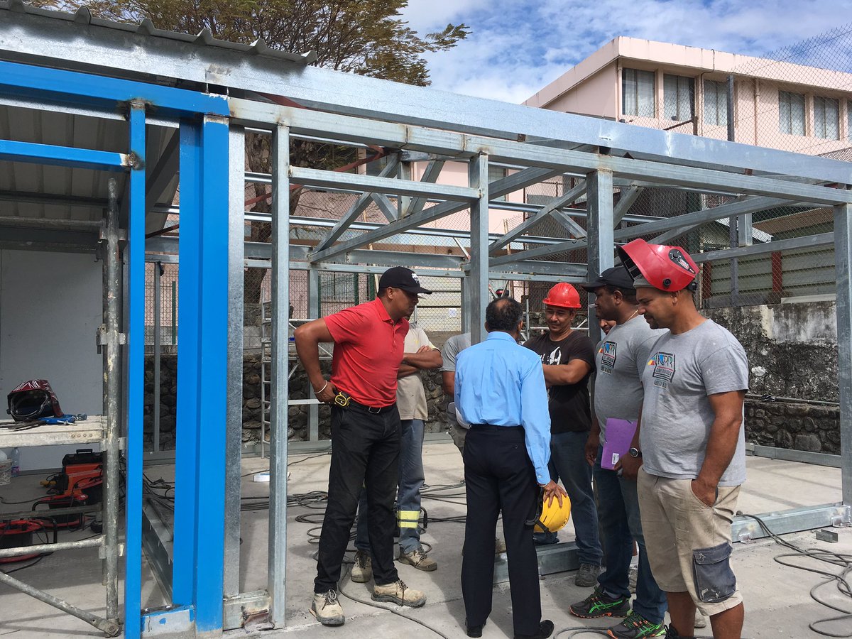 ADAMA974's tweet photo. Construction de classes supplémentaires à l'école Henri Dunant à Saint-Denis dans le cadre du dispositif Rep+#reunion1ere radio https://t.co/6HGZ0e0Y33