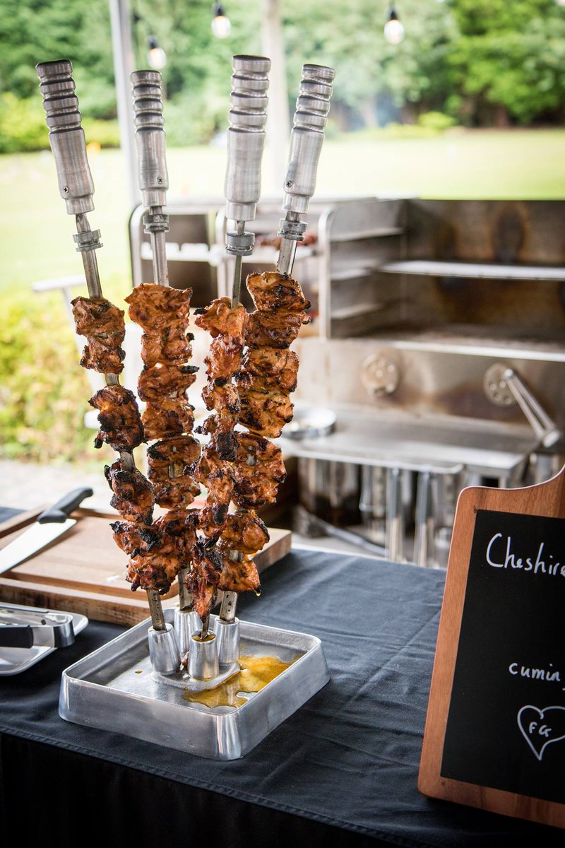 CakeByDominique's tweet photo. If you're looking for a caterer for parties, weddings or events @FlamingGourmand does the most amazing barbecues 🔥 https://t.co/TnUb5Eiiq6 https://t.co/nfqrEUo6Fq