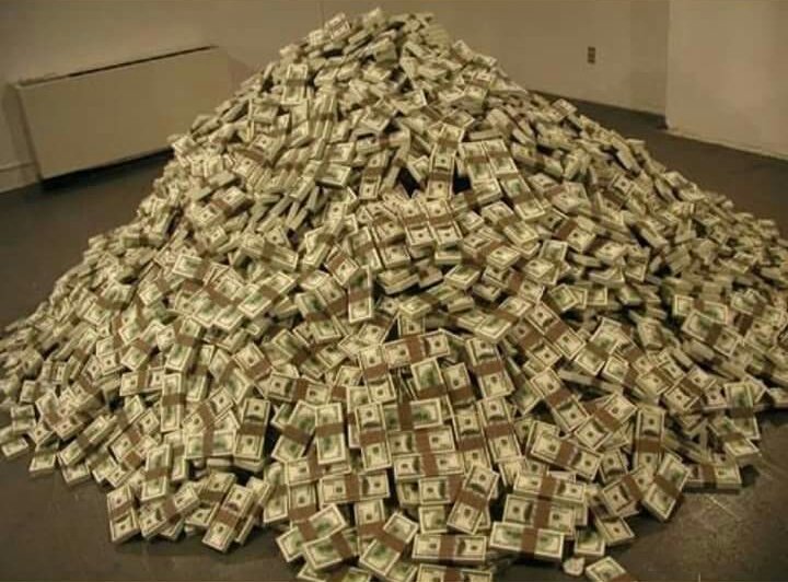 Человек толпы. Человек толпы. Много людей. Гора денег. Человек толпы.