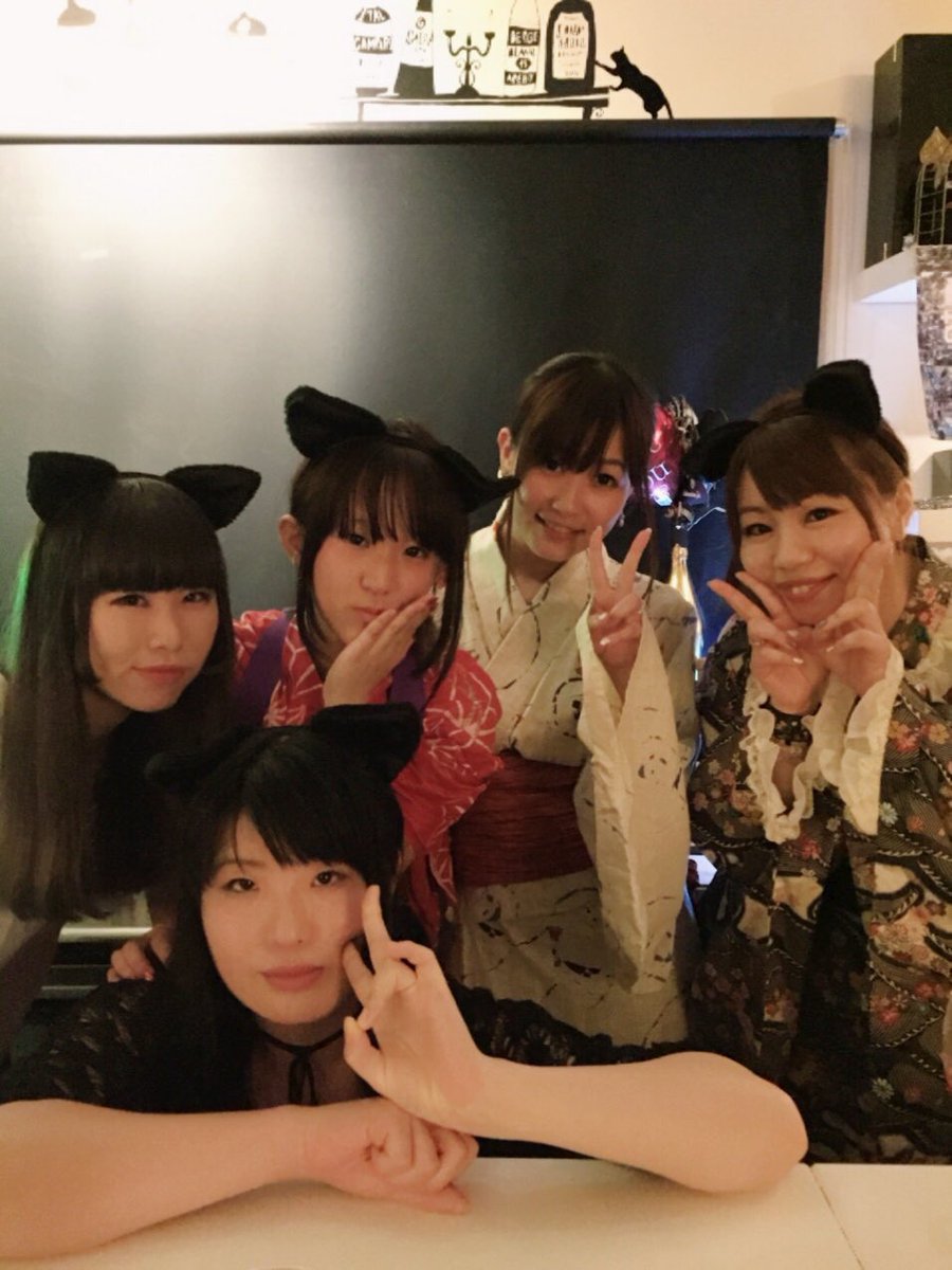 cafebar_bcats's tweet photo. 【拡散希望】
Cafe&amp;Bar B-catsは一緒に働いてくれるスタッフ大募集中です！.｡❁*
固定シフトではないのでシフトも毎月相談して決められます♪
18歳以上であれば年齢も問いません！
ご応募ご質問お気軽にお待ちしております🐈*゜
info@bcats.jp https://t.co/DsxzReumJr