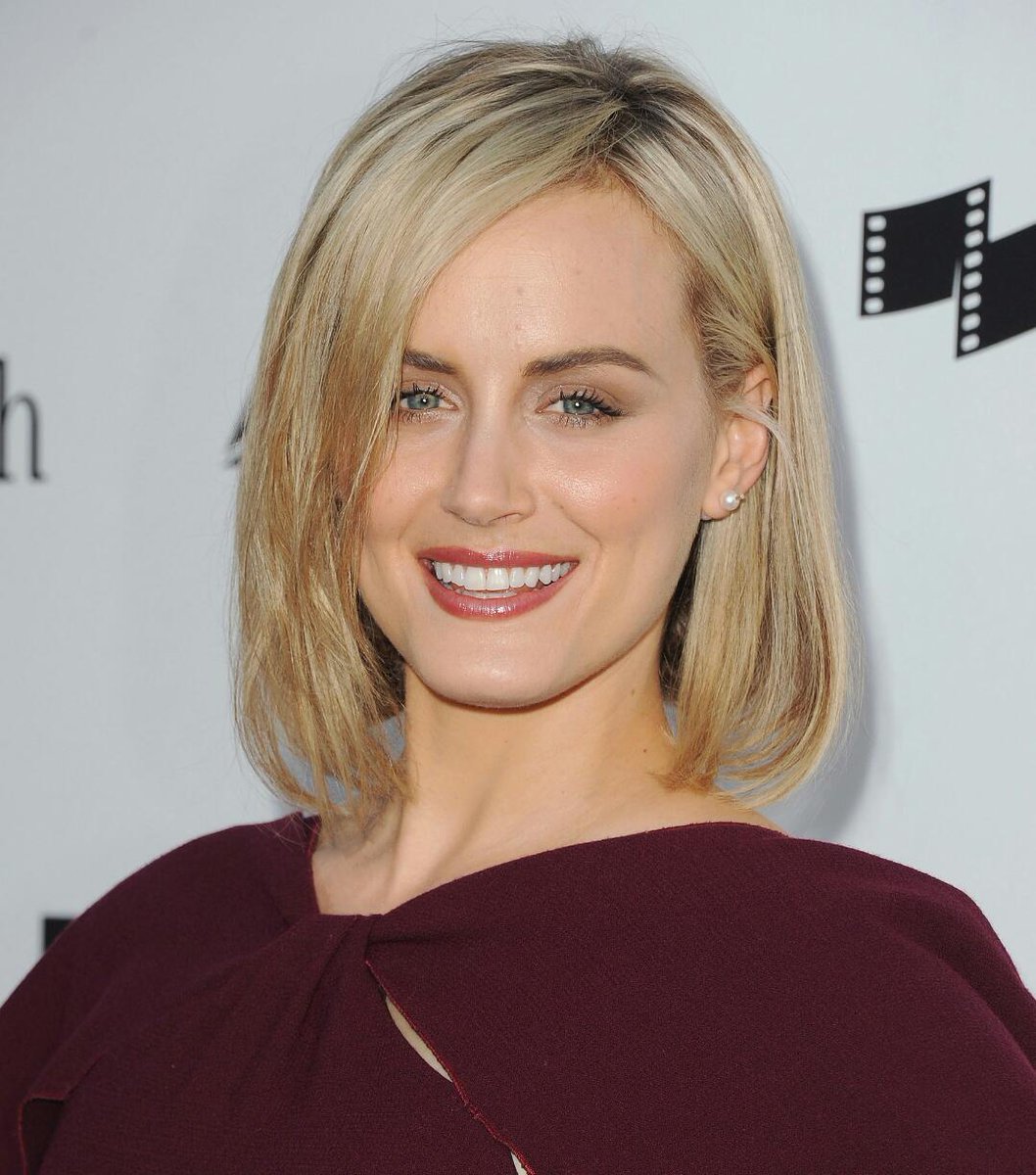 bitchfield_'s tweet photo. Taylor Schilling appreciation tweet 🌈 #OITNB https://t.co/oRmrUbBLKu