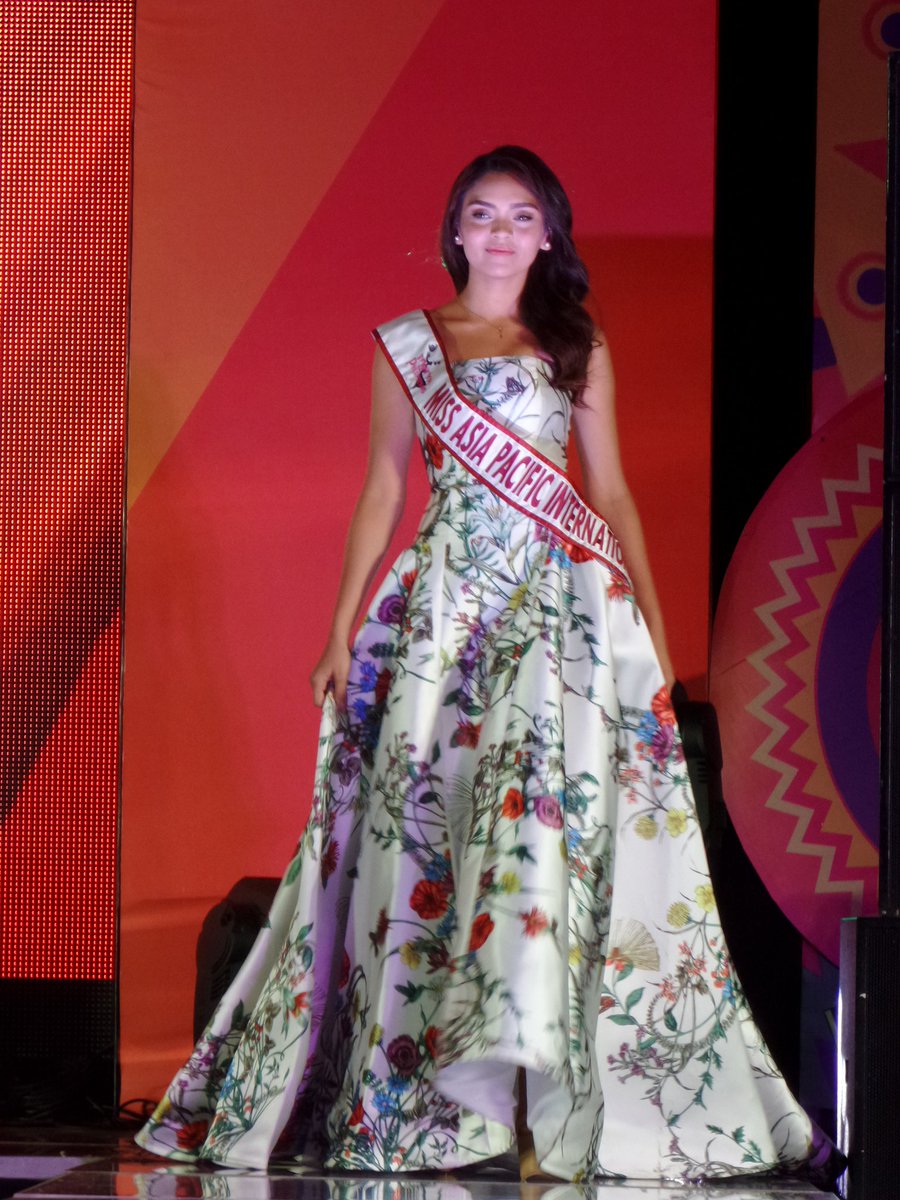 inquirer_libre's tweet photo. NOW: @MUTYABEAUTIES 2016 queen #GanielKrishnan at the #MutyaNgPilipinas2017 costume competition @inquirerdotnet https://t.co/3haEp1e9sq