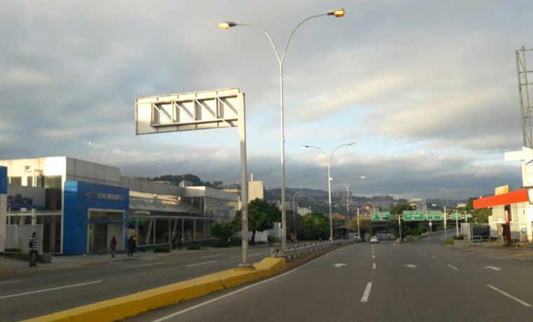 JulioBlanca07's tweet photo. #26Jul #EnFotos Las principales vías de #Caracas amanecieron despejadas en el llamado de #HuelgaYParoPorVzla https://t.co/9uxfJvPy55