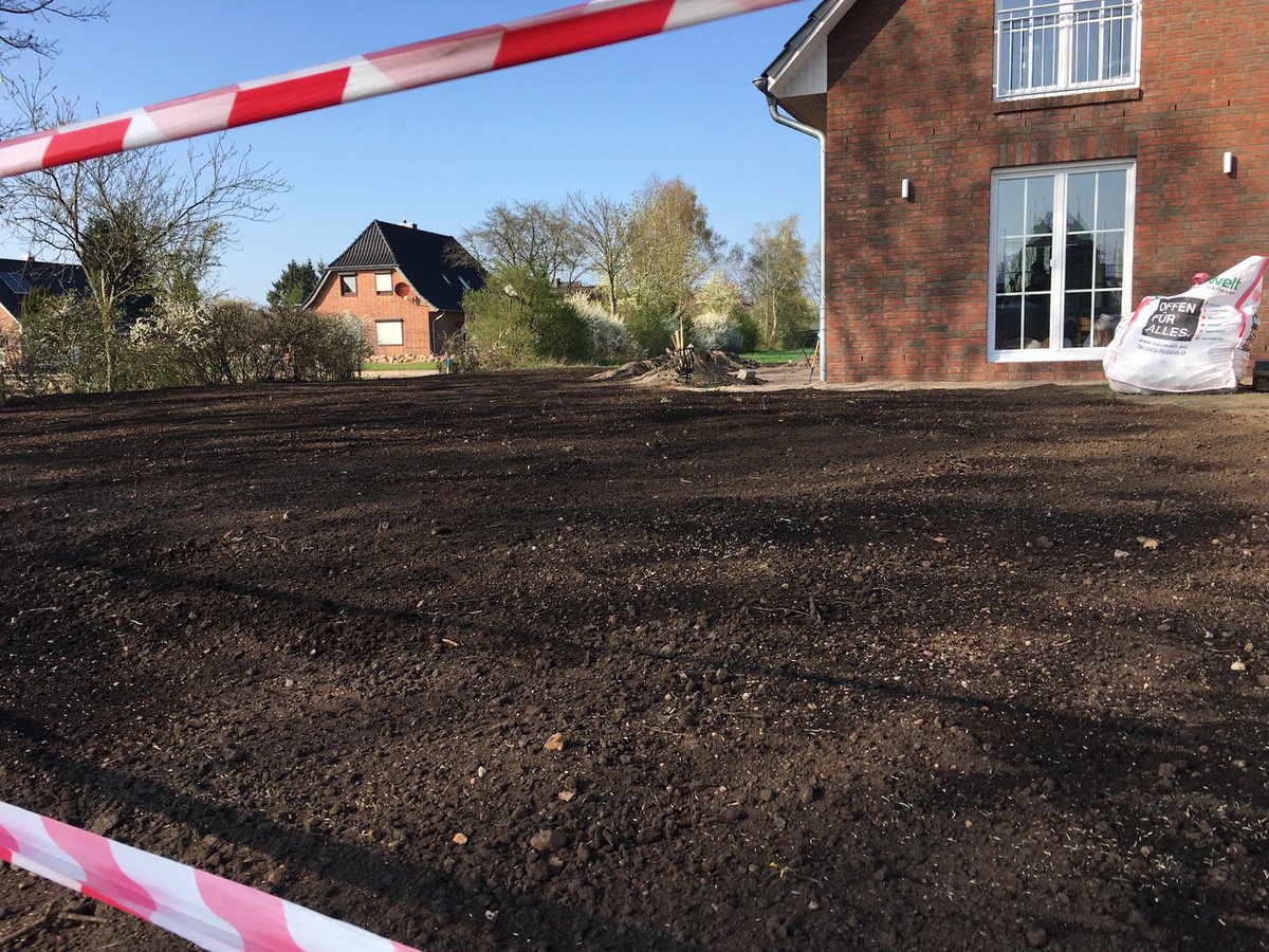AniUndThomas's tweet photo. Garten Teil 1 – Die erste Rasenfläche https://t.co/VllJ35kNeJ https://t.co/Q9M1uOgeIa
